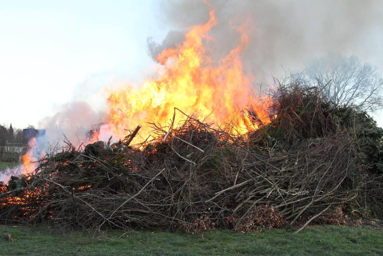 Bild 1 - Osterfeuer 2012